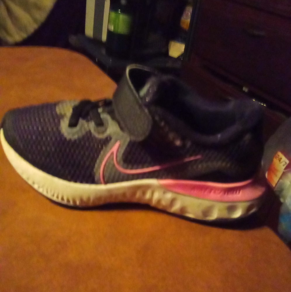 Lil girl tennise shoes